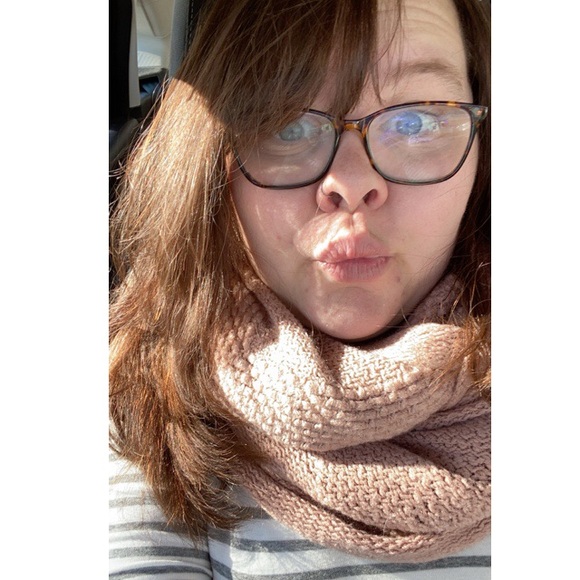 Meet your Posher, Nikki - Picture 2 of 3